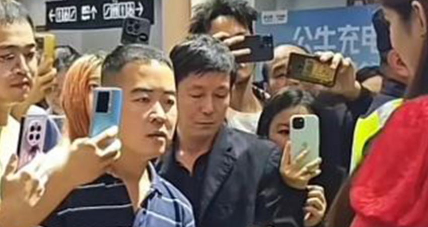 0裝備上陣爆紅！條紋哥「眼睛存檔」車展辣模　本人親曝原因了