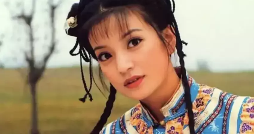 小燕子出現了！趙薇合掌告別恩師瓊瑤