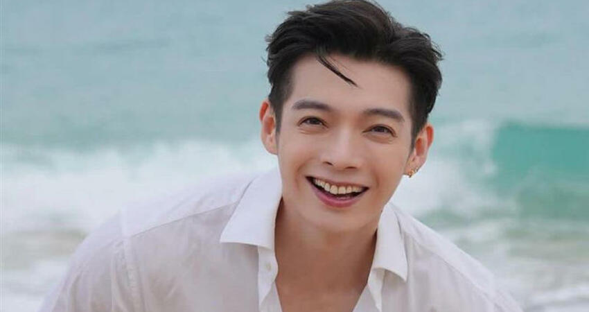 大肌肌來了！辰亦儒無預警裸上身「炸出結實胸肌」做體操 震撼全網