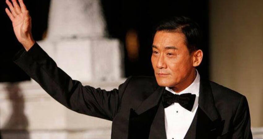 金馬影帝淪落擺路邊攤！遭警察驅趕變超慘 無故被封殺兩年退出演藝圈