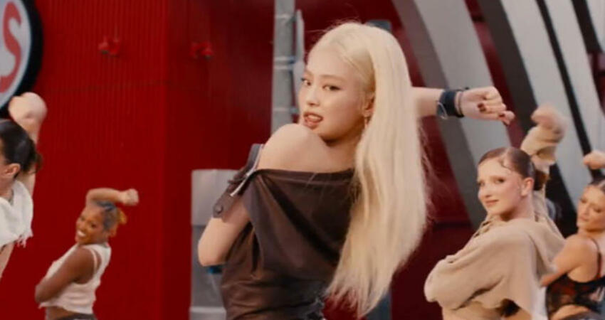 JENNIE首張個人專輯來了！預告曝光 Lisa、Jisoo也輪番上陣恐「網內互打」