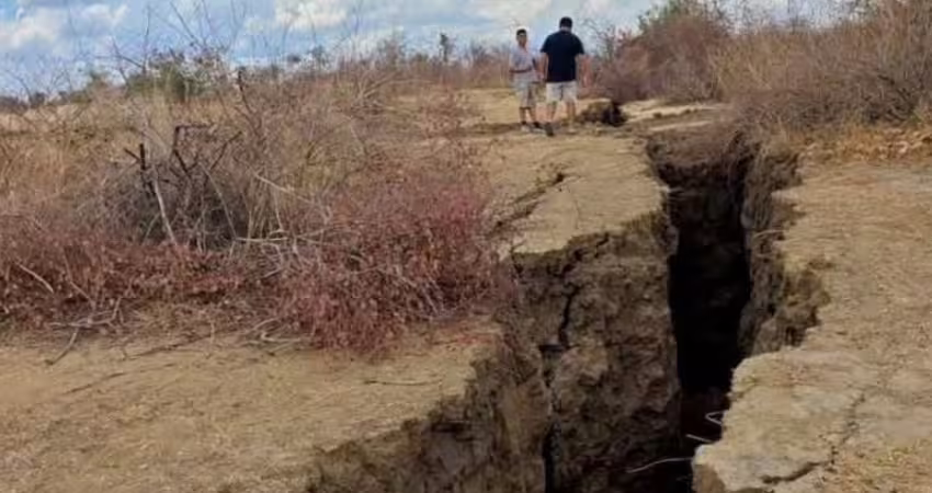 緬甸強震地裂範圍逾500公里　超大裂縫深不見底