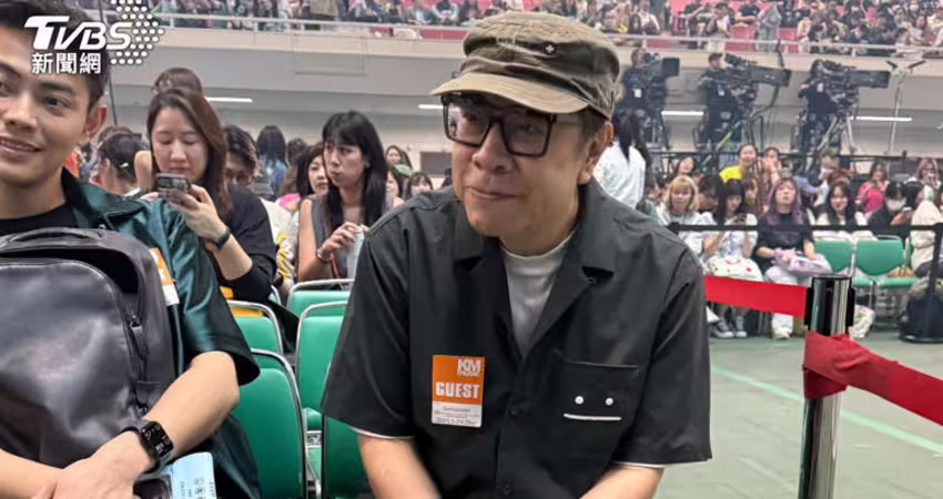 直擊／蔡康永現蹤東京被拍！身邊跟隨小鮮肉 唱蘇打綠獻給小S