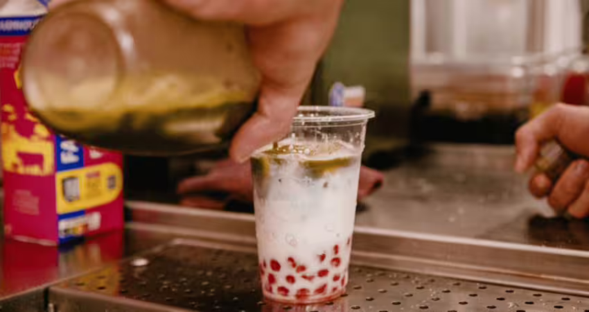 手搖飲店員「手上有2情況」看到別買！前稽核員曝內幕：老闆也會怕