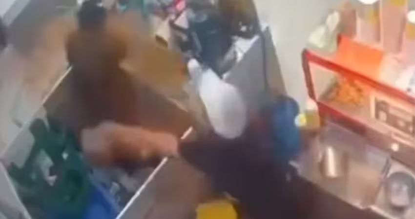 滾油整鍋淋下去　女員工慘遭狠潑