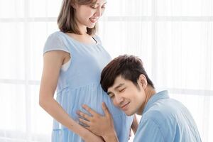 胎動什麼感覺？孕婦用「嘴」神模擬