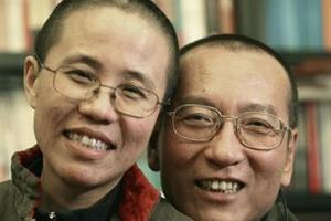 人權巨人劉曉波遭囚禁8年關到癌死「無法親自領諾貝爾獎」，中國政府的傲慢讓全世界都怒罵！