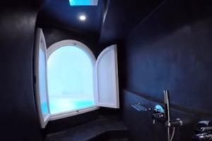 【視頻】他在飯店裡的浴室發現一個神秘的通道，好奇走進去一看…他跟老婆差點就要窒息了！